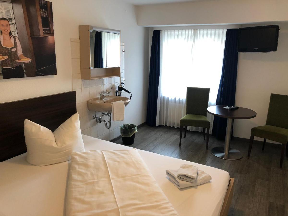 Single Room with Shared Bathroom,1087306426:JPEG