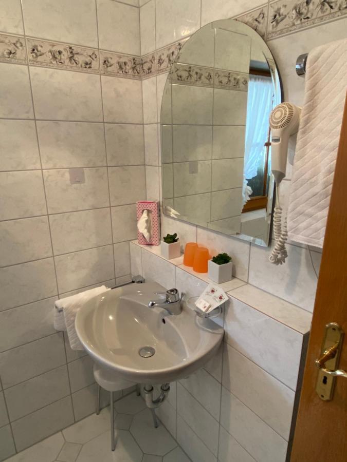 Double Room with Lake View,991992061:JPEG